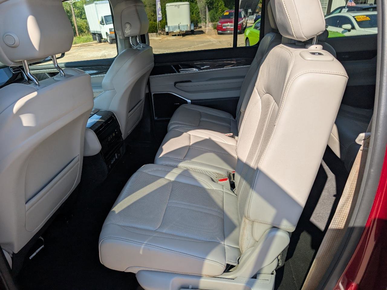 Used 2022 Jeep Wagoneer Series II AWD/4WD image 11