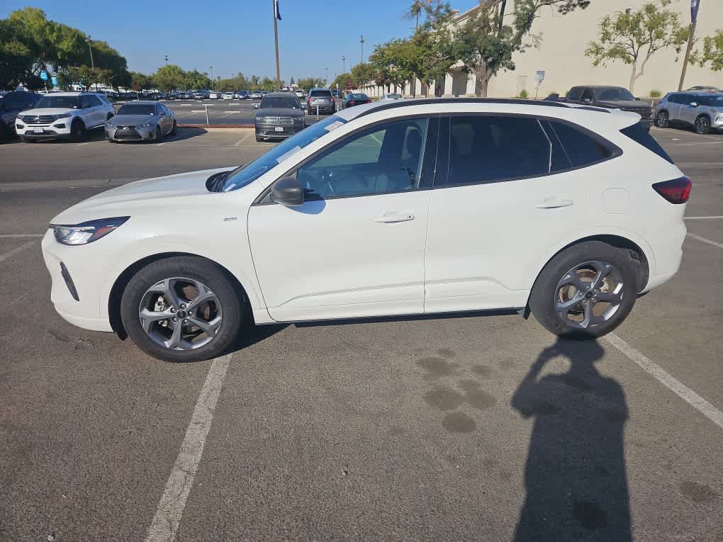 Used 2023 Ford Escape ST-Line w/ Tech Pack #1 FWD image 4
