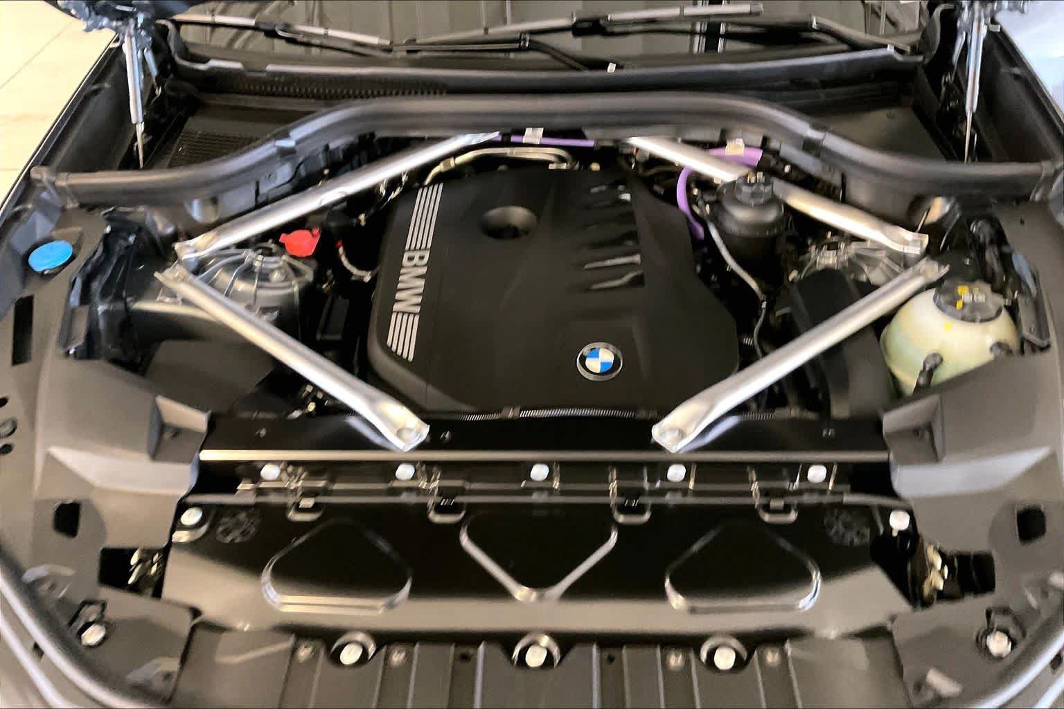 New 2026 BMW X5 xDrive40i w/ M Sport Package AWD/4WD image 16