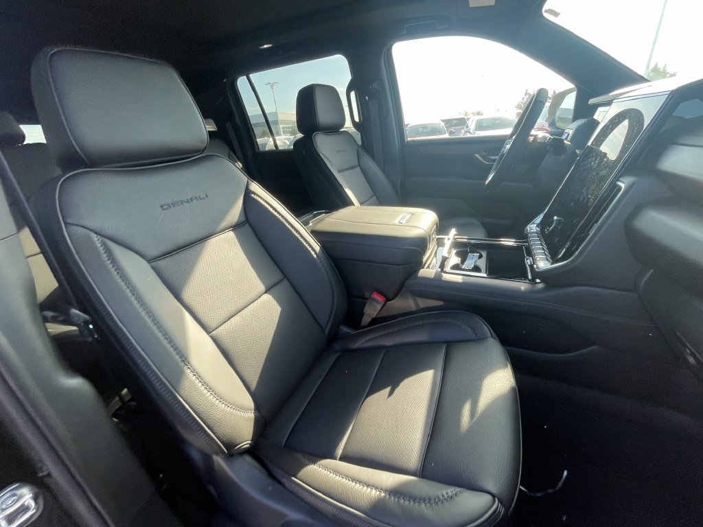 New 2026 GMC Yukon XL Denali w/ Sun & Power Step Package AWD/4WD image 28