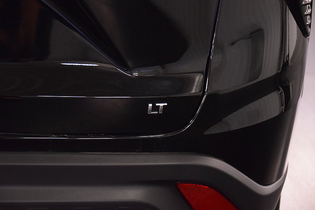 Used 2024 Chevrolet Trax LT w/ Sunroof Package FWD image 12