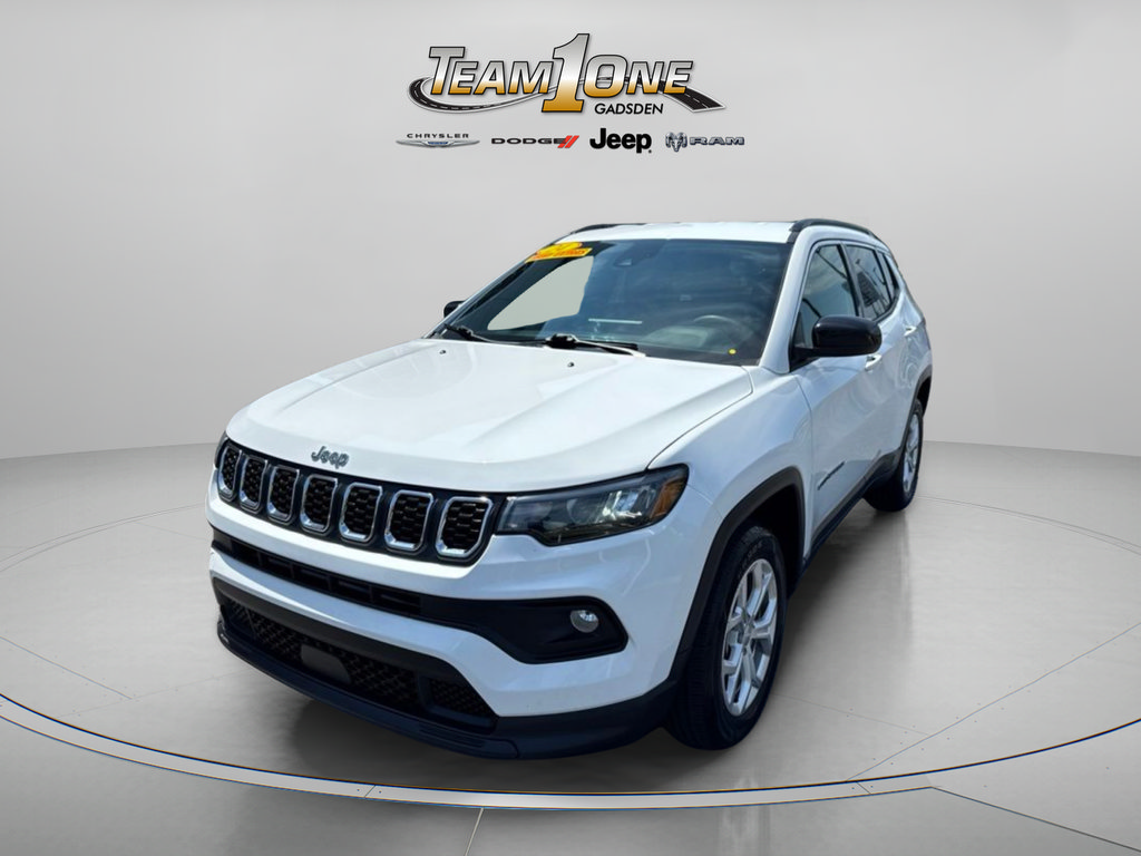 Used 2024 Jeep Compass Latitude AWD/4WD image 4
