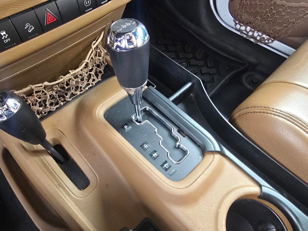 Used 2012 Jeep Wrangler Unlimited Sahara w/ Connectivity Group image 18