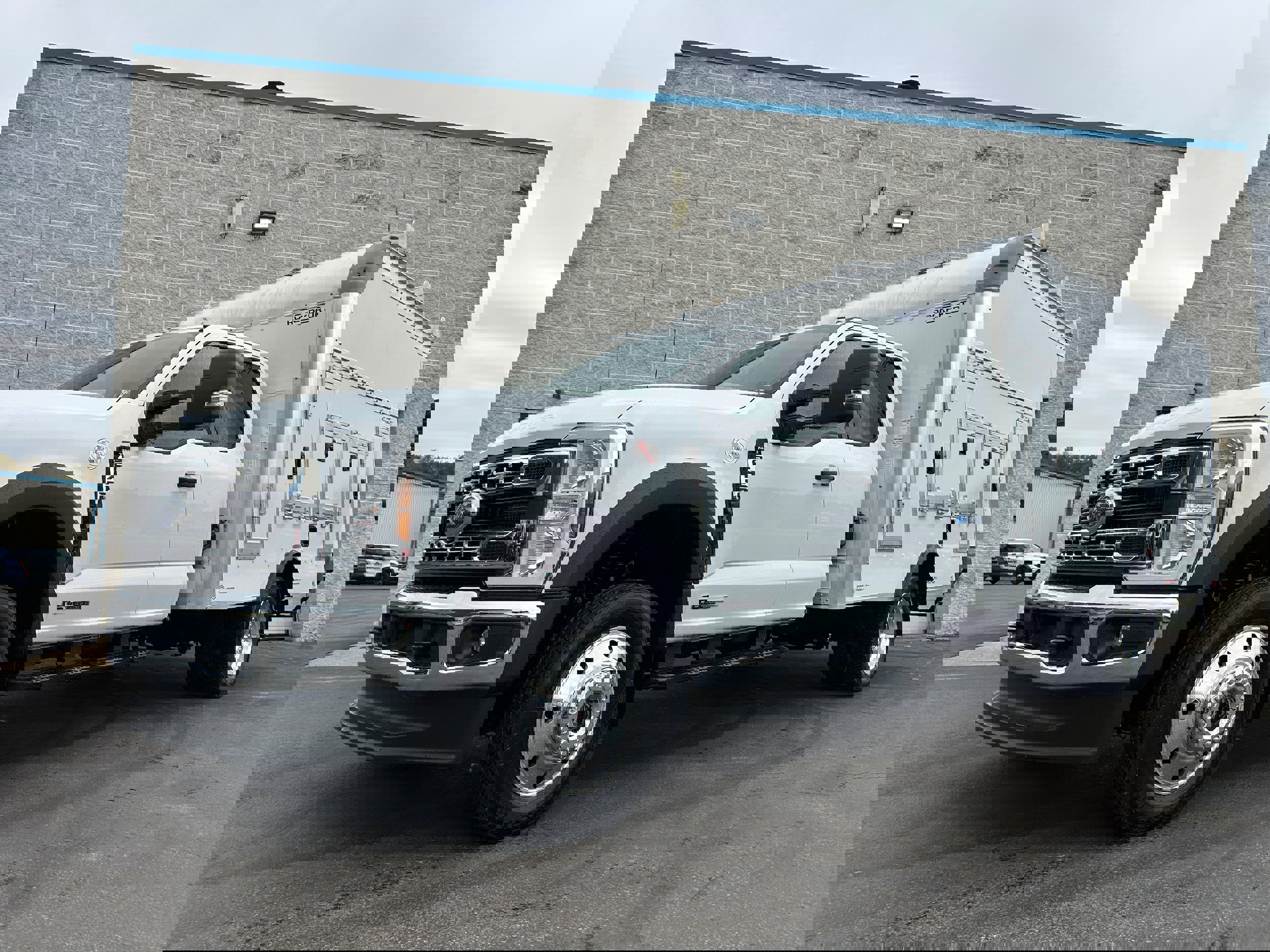 New 2025 Ford F450 XLT w/ XLT Value Package image 3