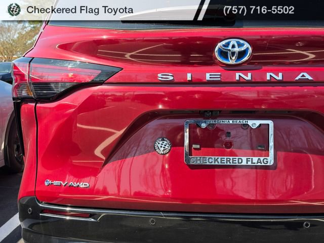 Used 2025 Toyota Sienna Platinum image 7