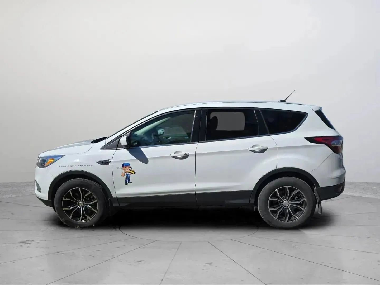 Used 2017 Ford Escape SE w/ SE Cold Weather Package AWD/4WD image 2