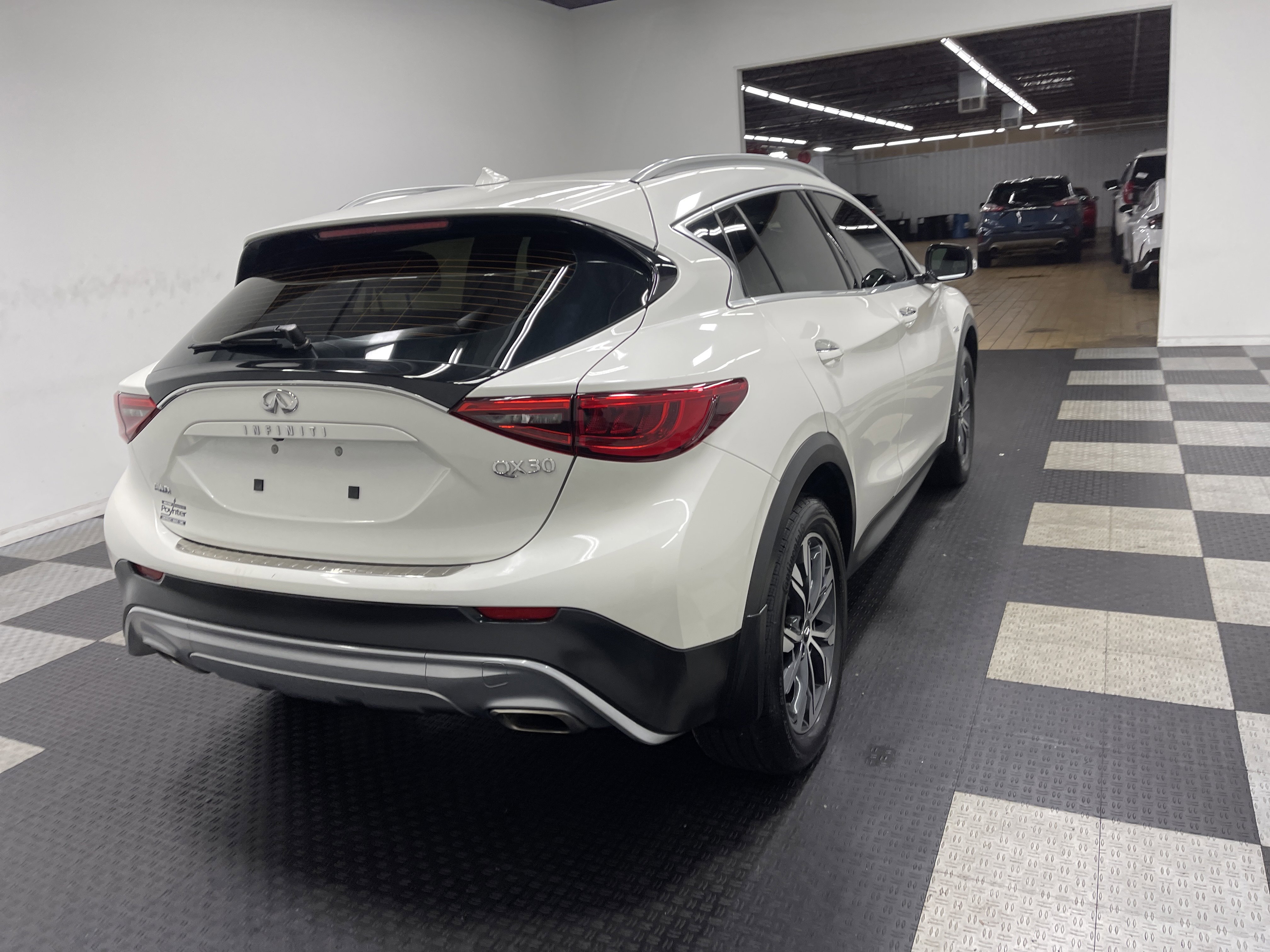 Used 2018 INFINITI QX30 Premium w/ Cargo Package image 5