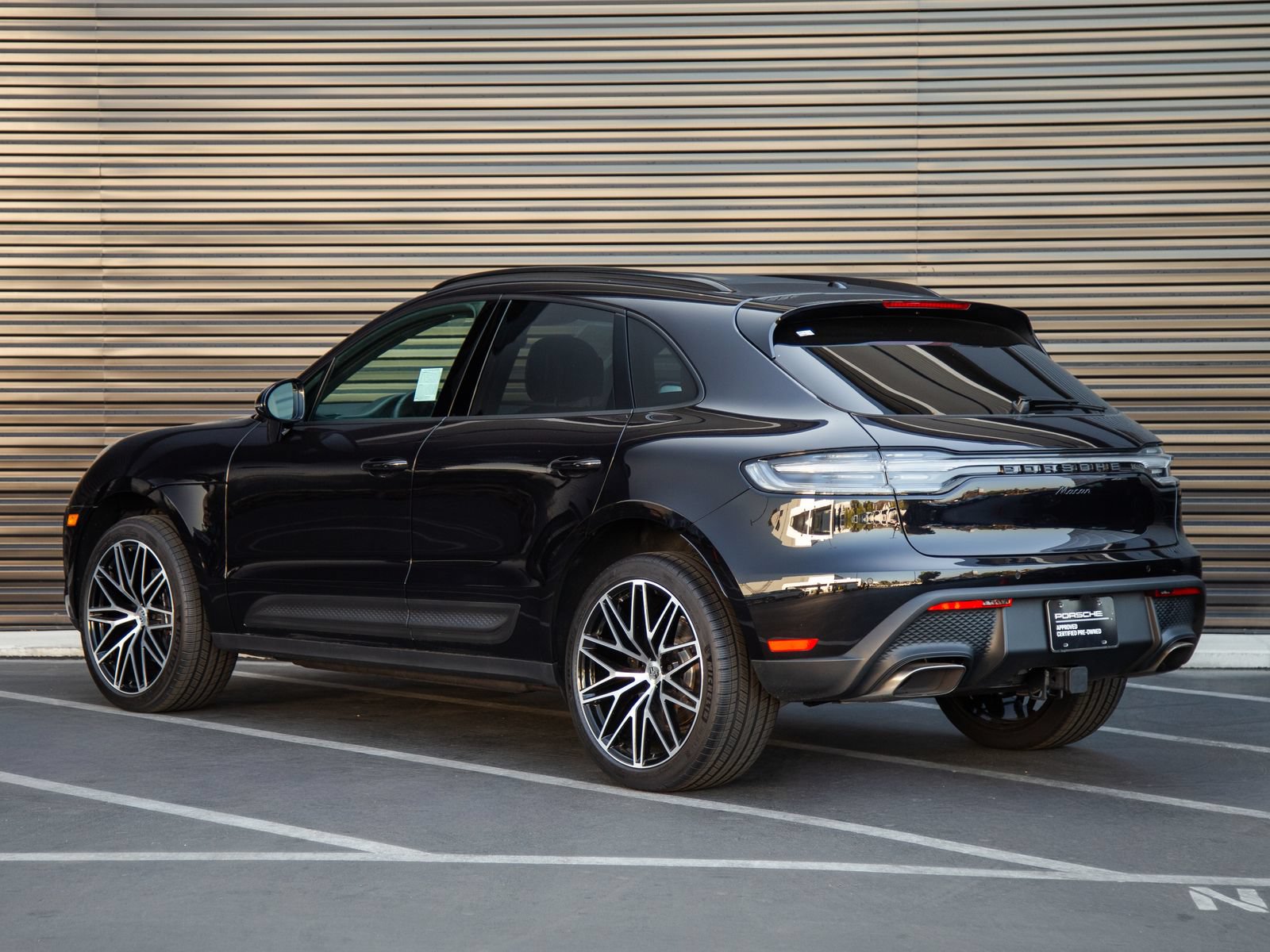 Certified 2026 Porsche Macan AWD/4WD image 3