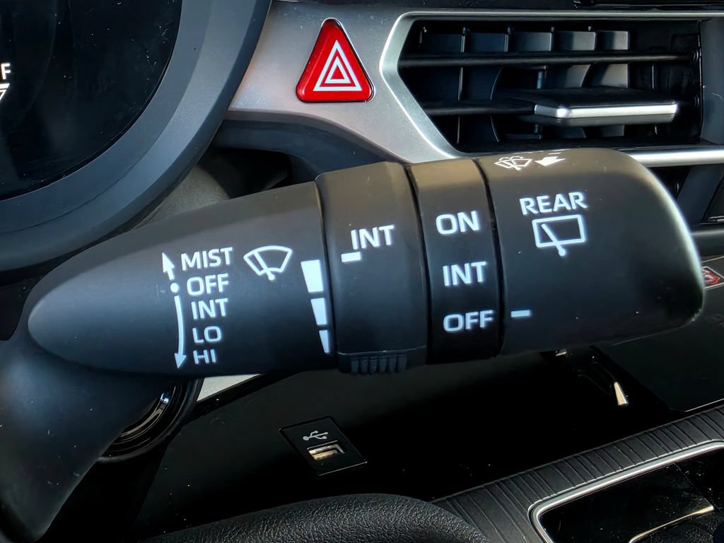 Used 2025 Toyota Sienna XLE FWD image 22