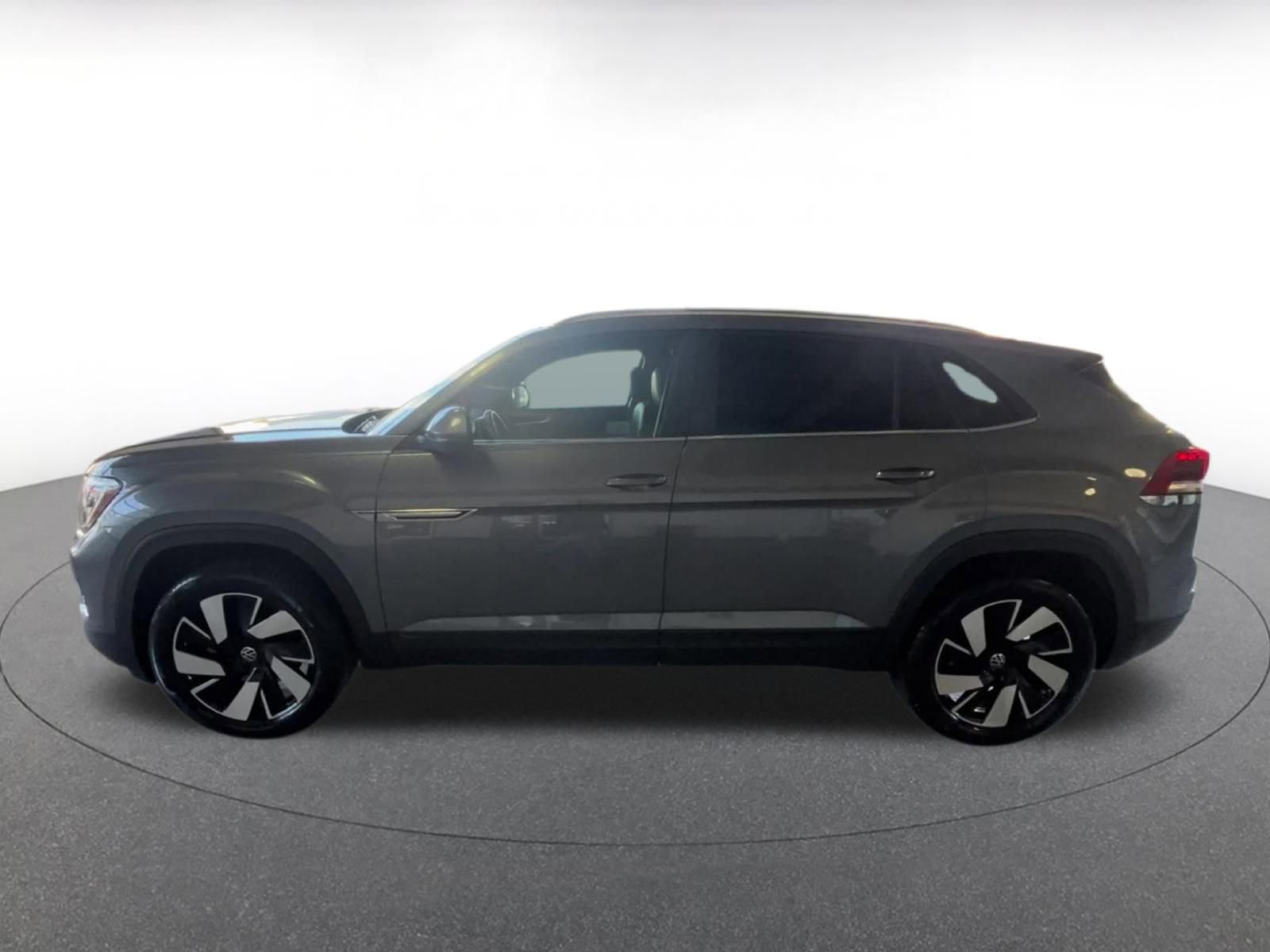 Used 2025 Volkswagen Atlas Cross Sport SE image 11