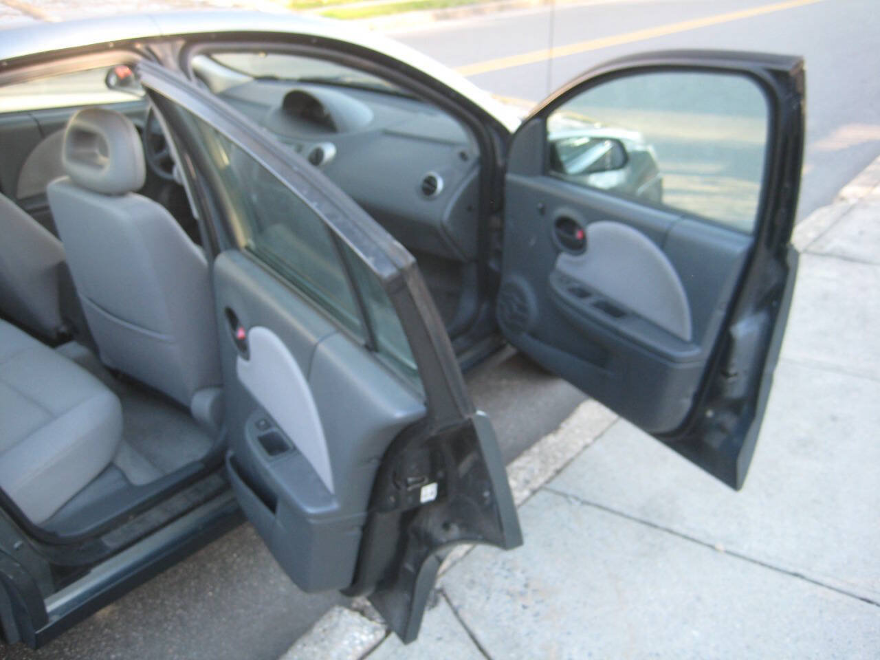 Used 2005 Saturn ION Level 2 w/ Power Pkg FWD image 12