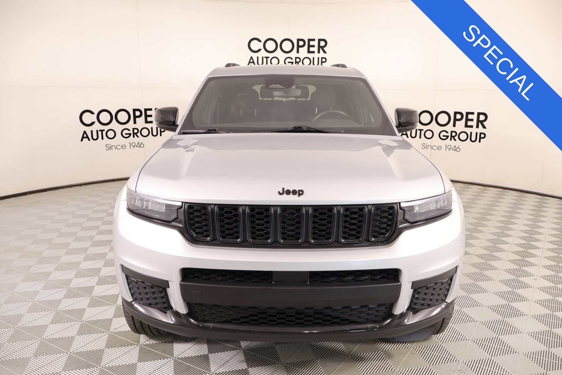 Used 2021 Jeep Grand Cherokee L Laredo AWD/4WD image 9