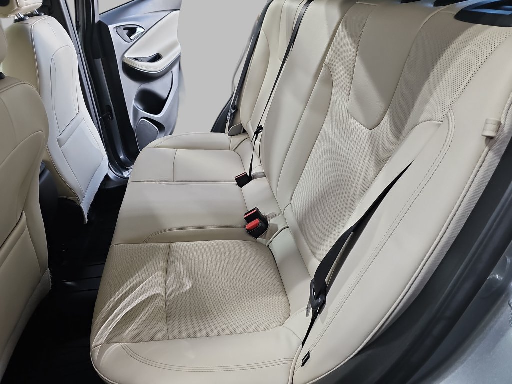 Certified 2024 Buick Encore GX Sport Touring w/ Advanced Technology Package AWD/4WD image 17