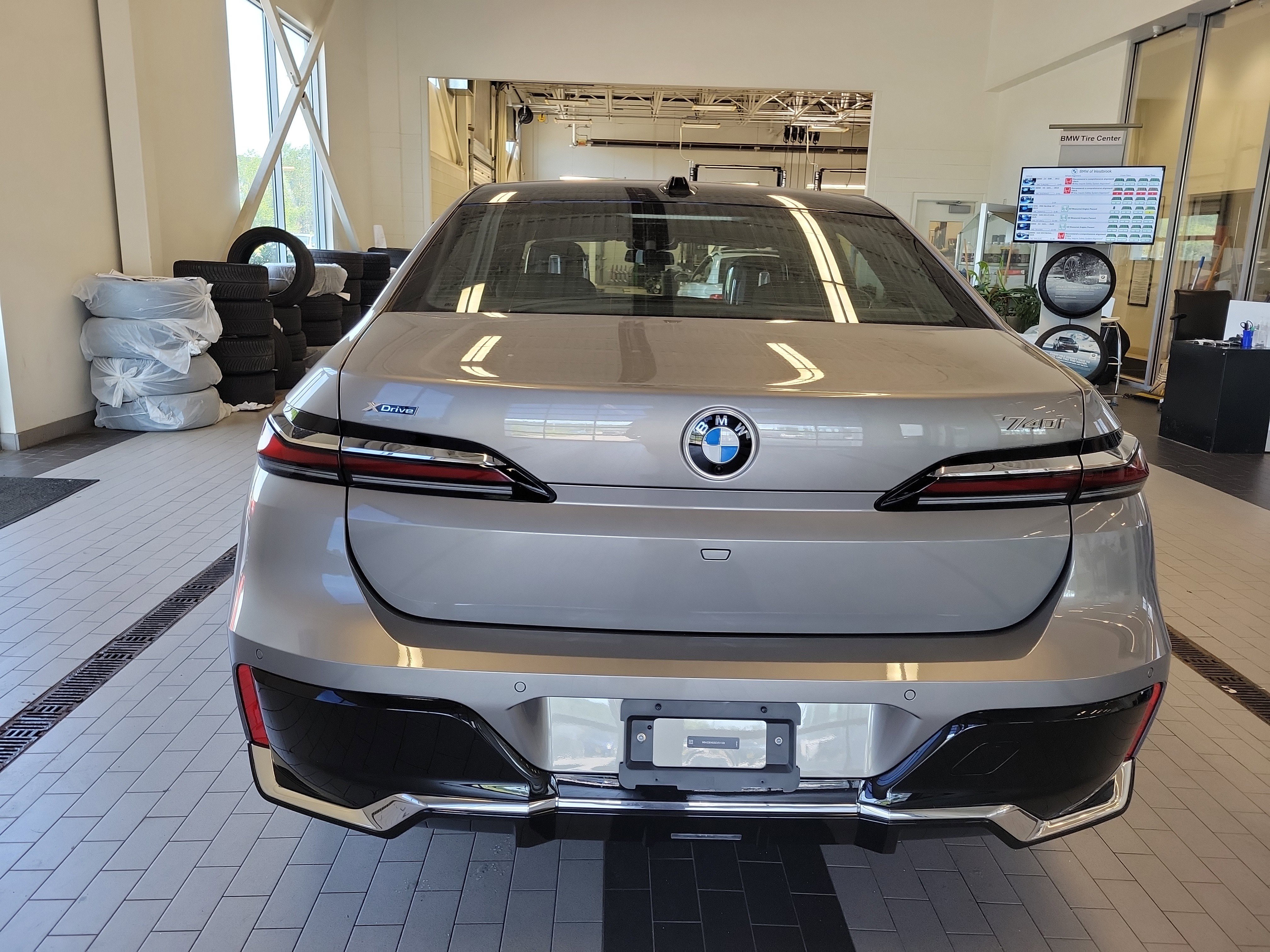 Used 2025 BMW 740i xDrive image 6
