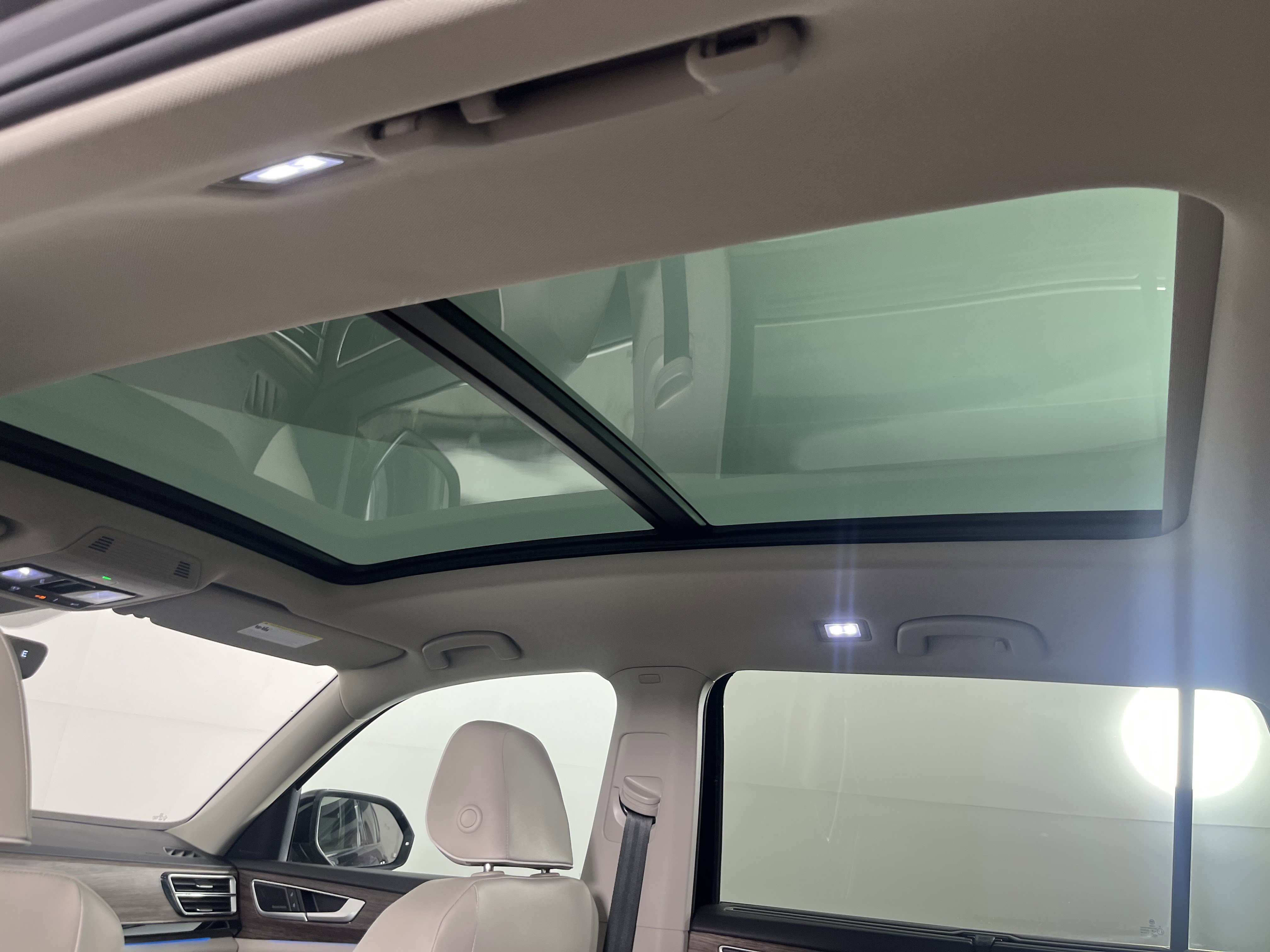 Certified 2024 Volkswagen Atlas SEL Premium R-Line AWD/4WD image 17