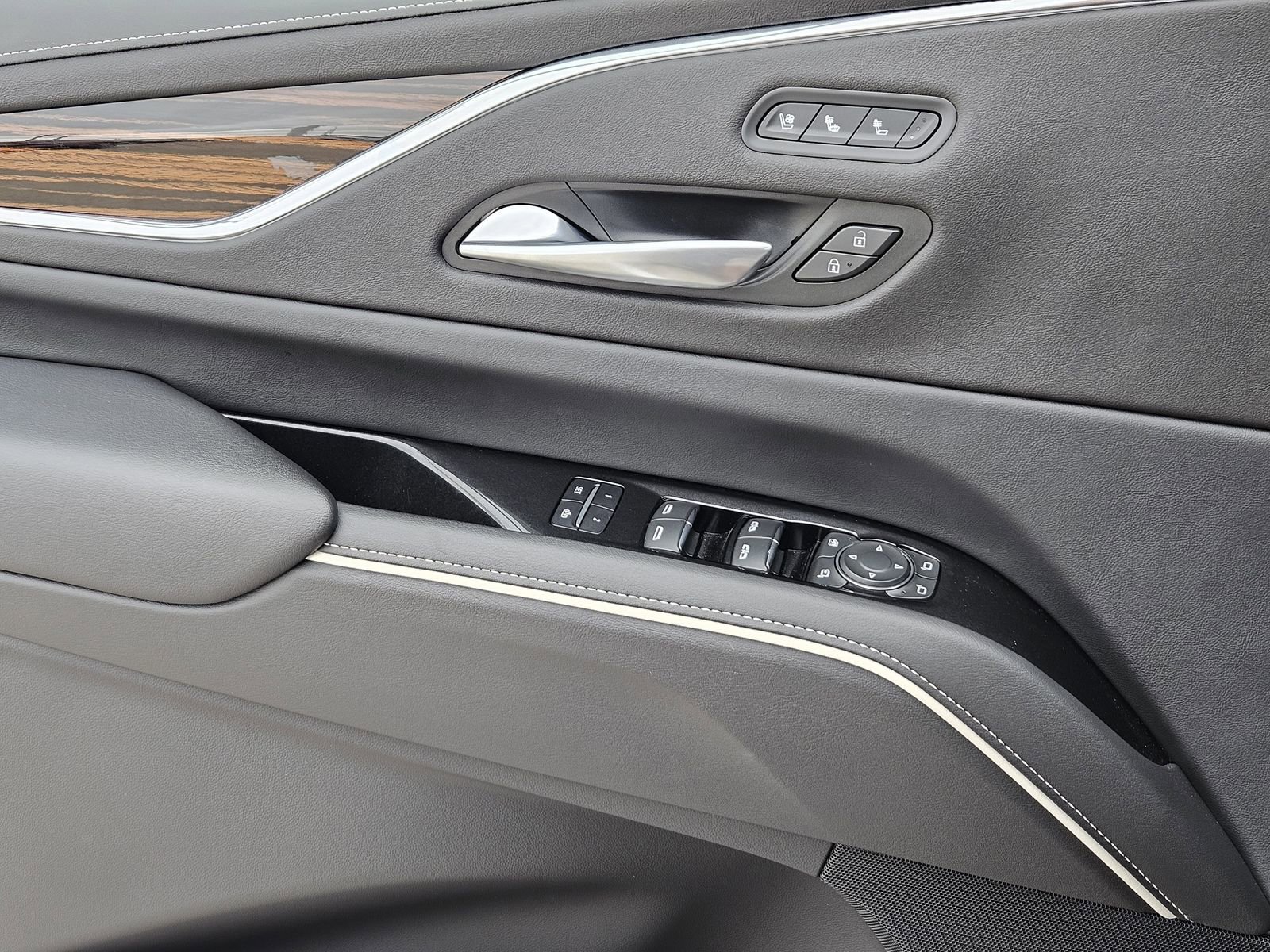 Certified 2023 Cadillac Escalade Premium Luxury AWD/4WD image 30