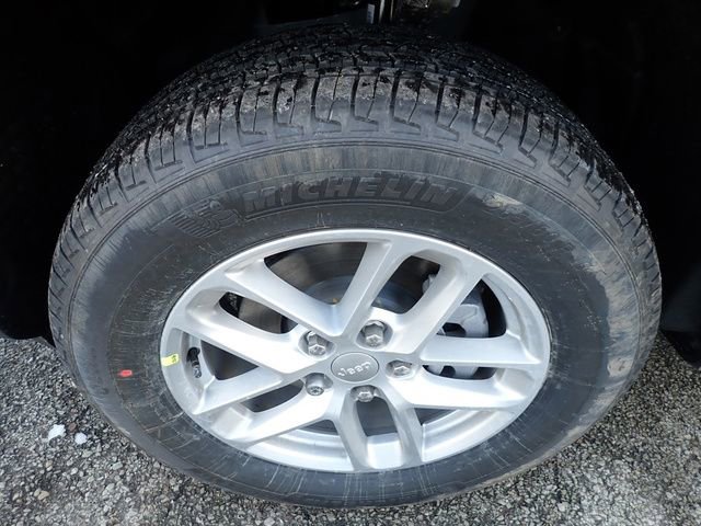 New 2025 Jeep Grand Cherokee Laredo X w/ Luxury Tech Group I image 11