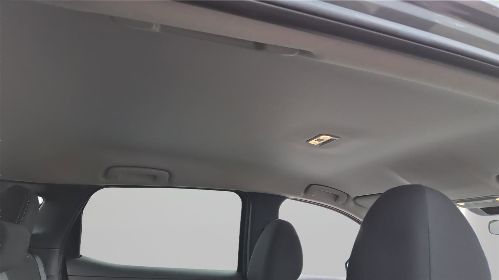 Used 2025 Nissan Kicks SV w/ Charging Package image 16