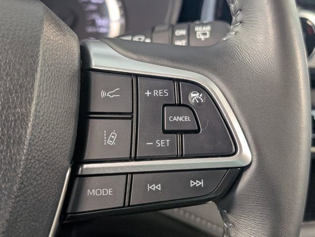 Used 2024 Toyota Highlander LE FWD image 24
