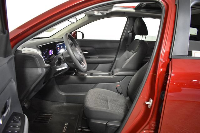 Certified 2025 Nissan Kicks SV w/ SV Premium Package AWD/4WD image 11
