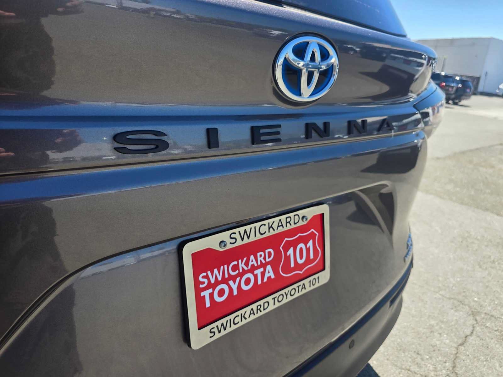 Used 2023 Toyota Sienna XLE w/ XLE Plus Package FWD image 14