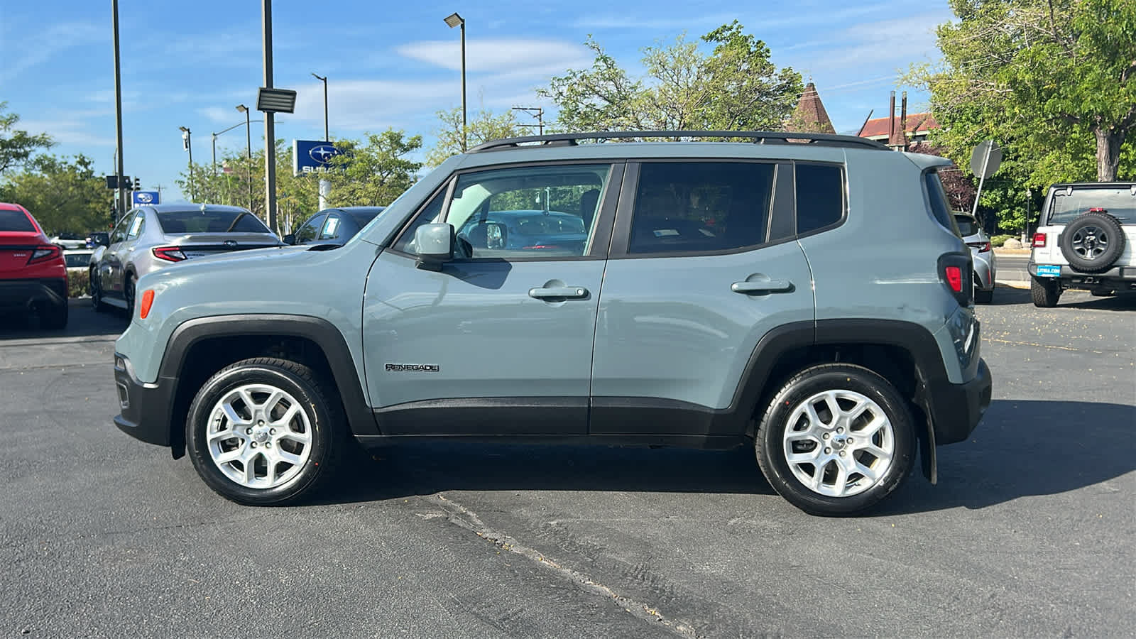 Used 2017 Jeep Renegade Latitude AWD/4WD image 8