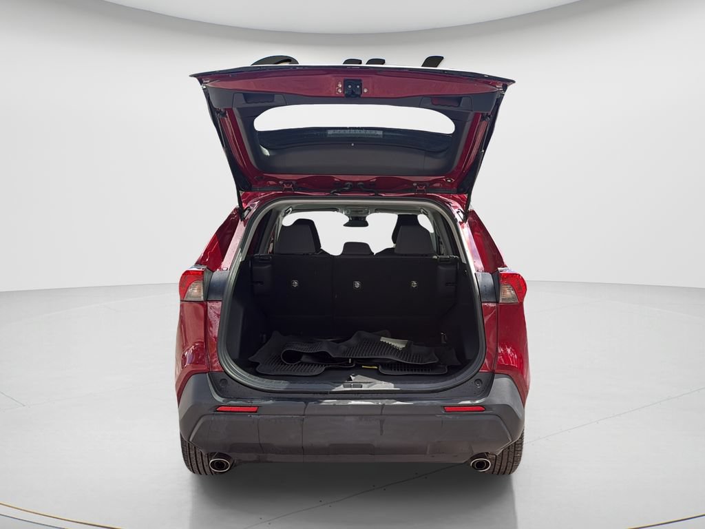Used 2021 Toyota RAV4 XLE FWD image 9