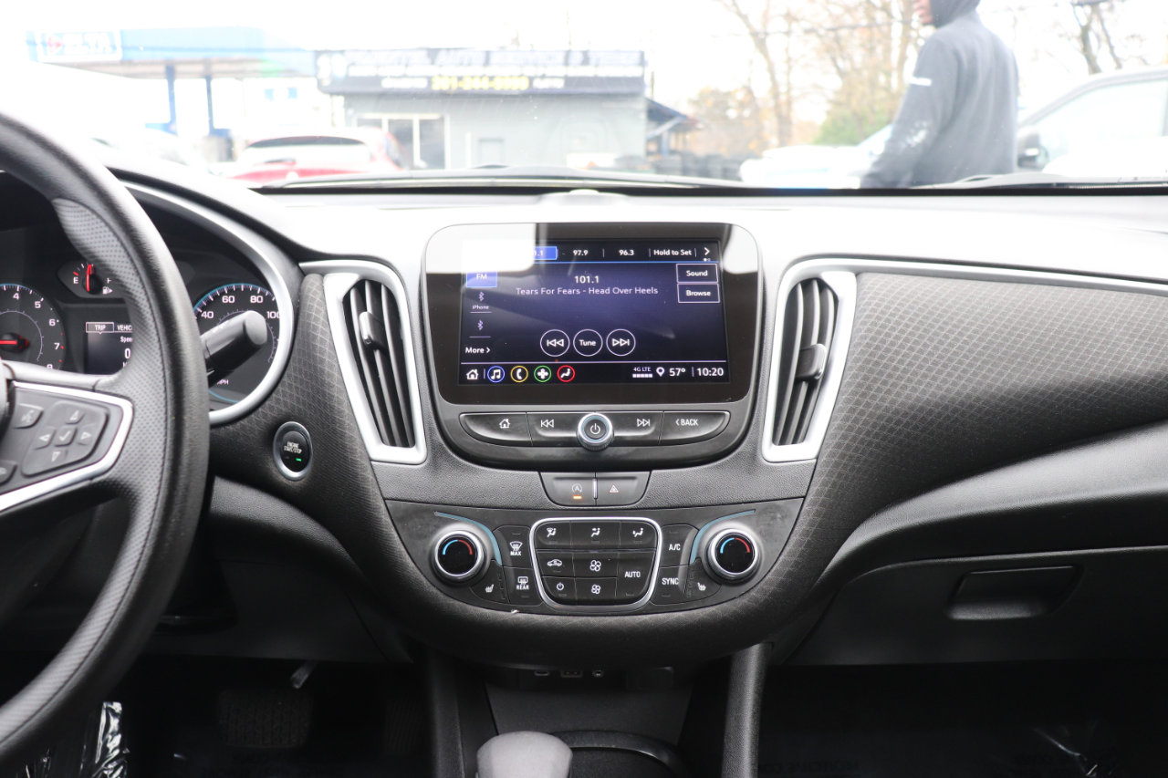 Used 2024 Chevrolet Malibu LT image 19