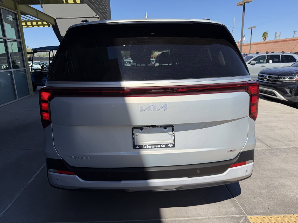 Used 2025 Kia Carnival EX image 13