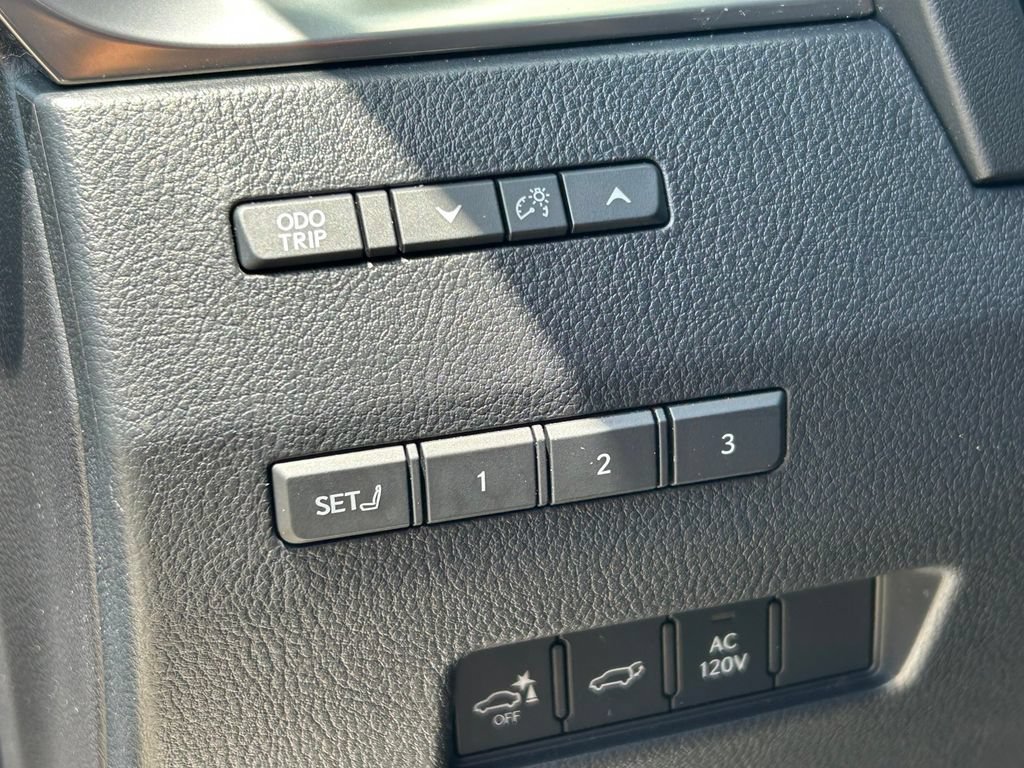 Used 2024 Lexus GX 550 w/ Accessory Package (Z1) AWD/4WD image 30