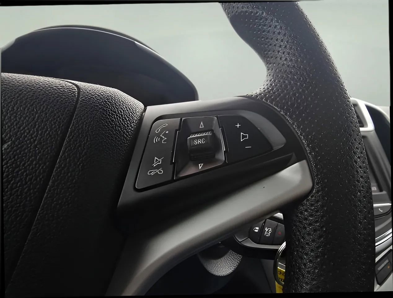 Used 2020 Chevrolet Sonic LT FWD image 23