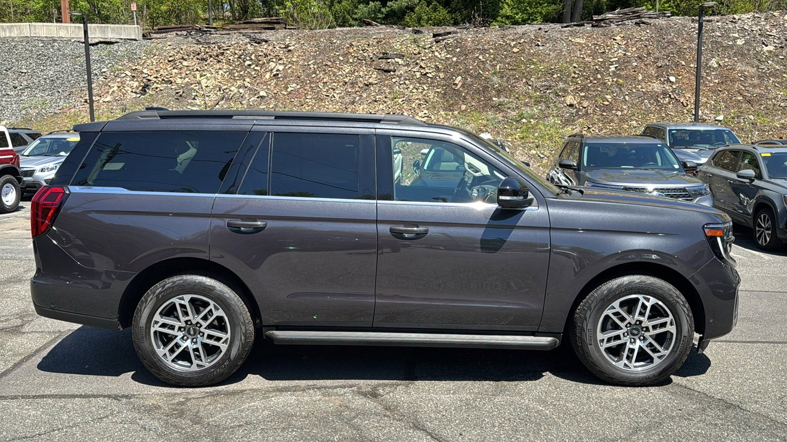 Used 2025 Ford Expedition Active AWD/4WD image 9