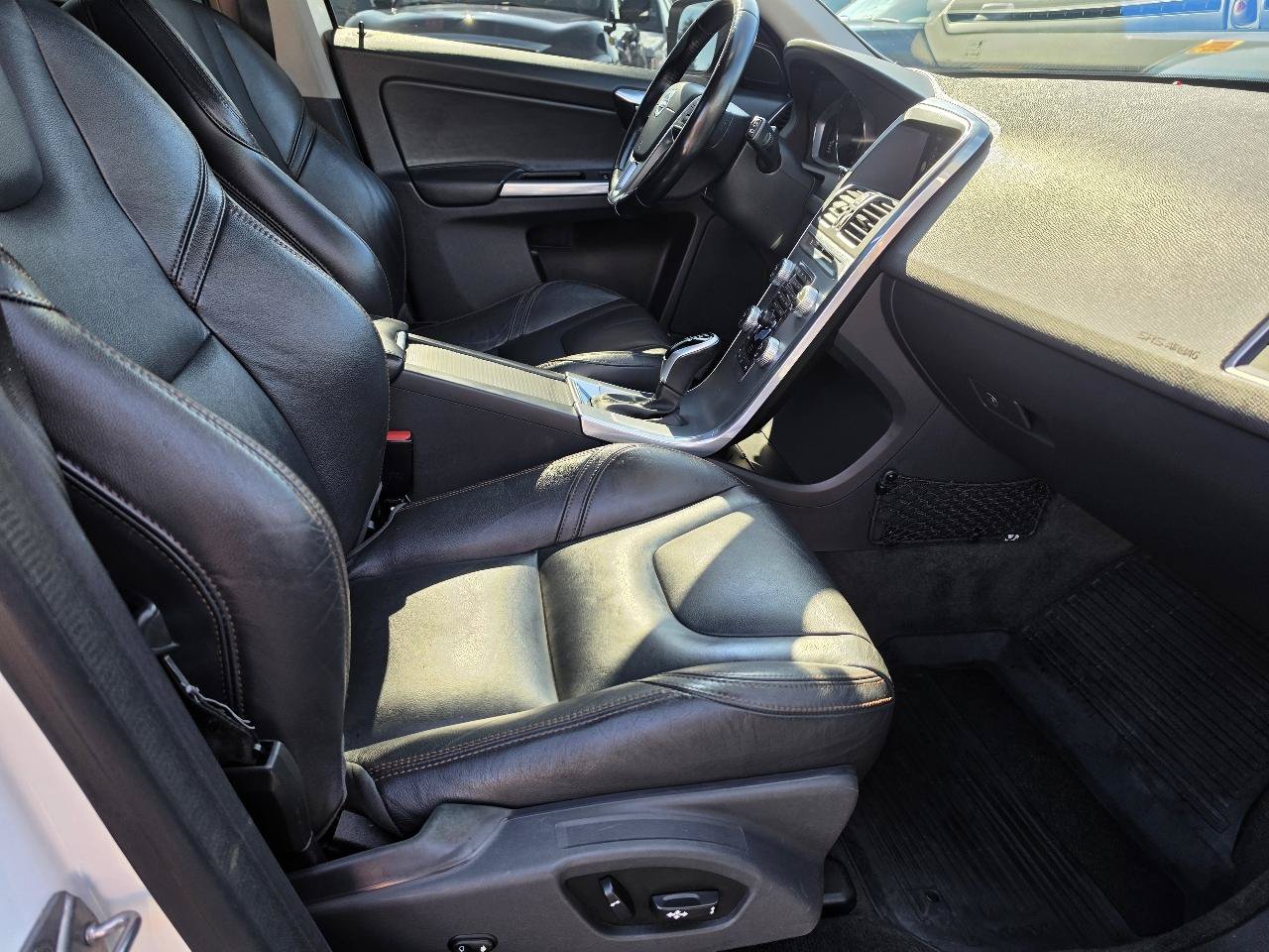 Used 2017 Volvo XC60 T6 Dynamic w/ Preferred Option Package AWD/4WD image 31