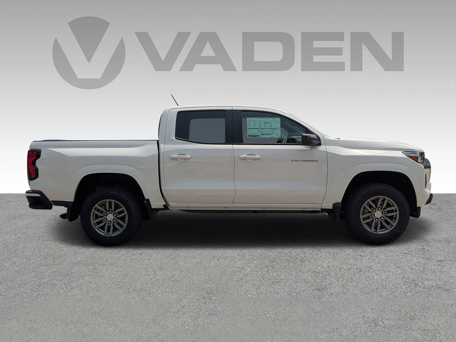 Used 2024 Chevrolet Colorado LT w/ LT Convenience Package II image 22