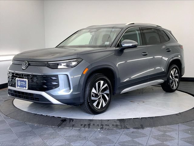 Certified 2025 Volkswagen Tiguan S AWD/4WD image 2
