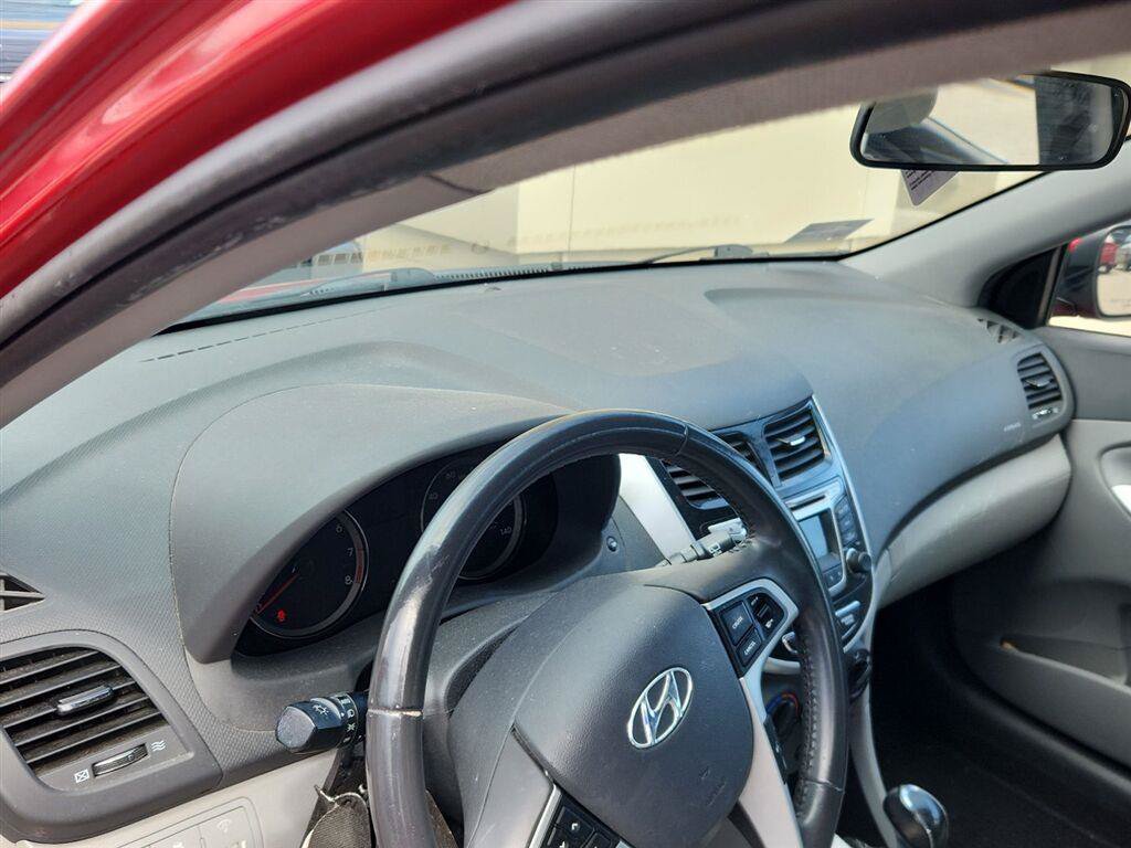 Used 2014 Hyundai Accent SE FWD image 11