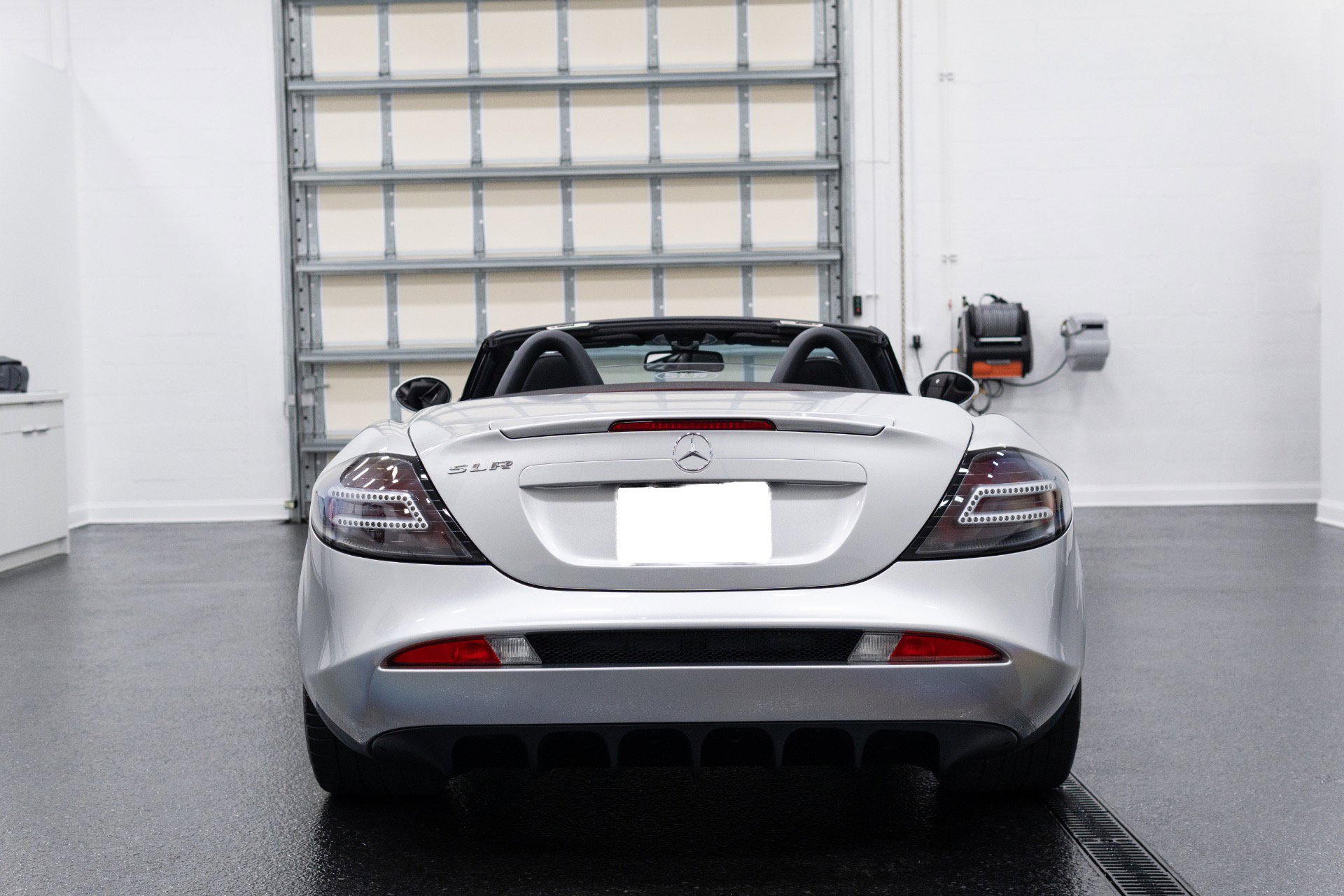 Used 2009 Mercedes-Benz SLR image 3