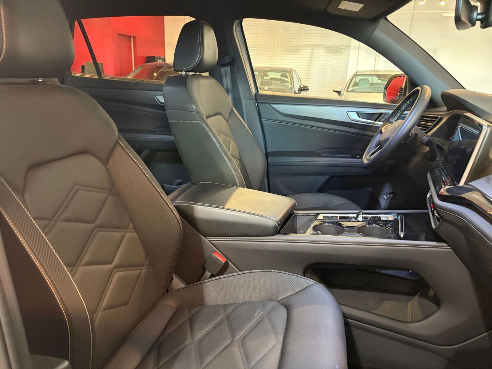 Used 2025 Volkswagen Atlas Cross Sport SE image 36