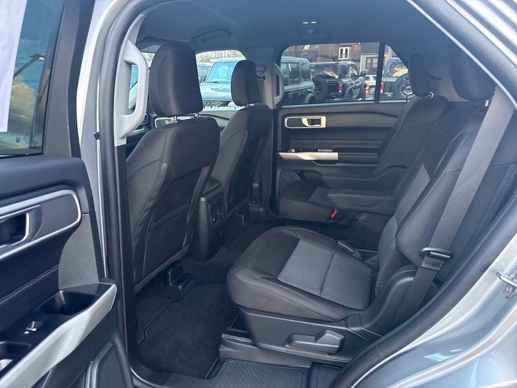 Used 2023 Ford Explorer XLT AWD/4WD image 13