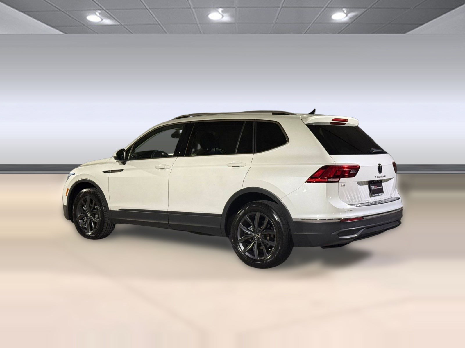 Used 2023 Volkswagen Tiguan SE image 3