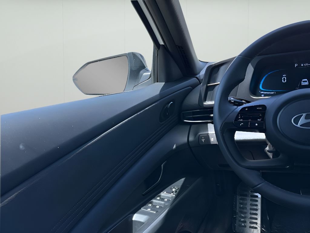 Used 2025 Hyundai Elantra Sport image 16