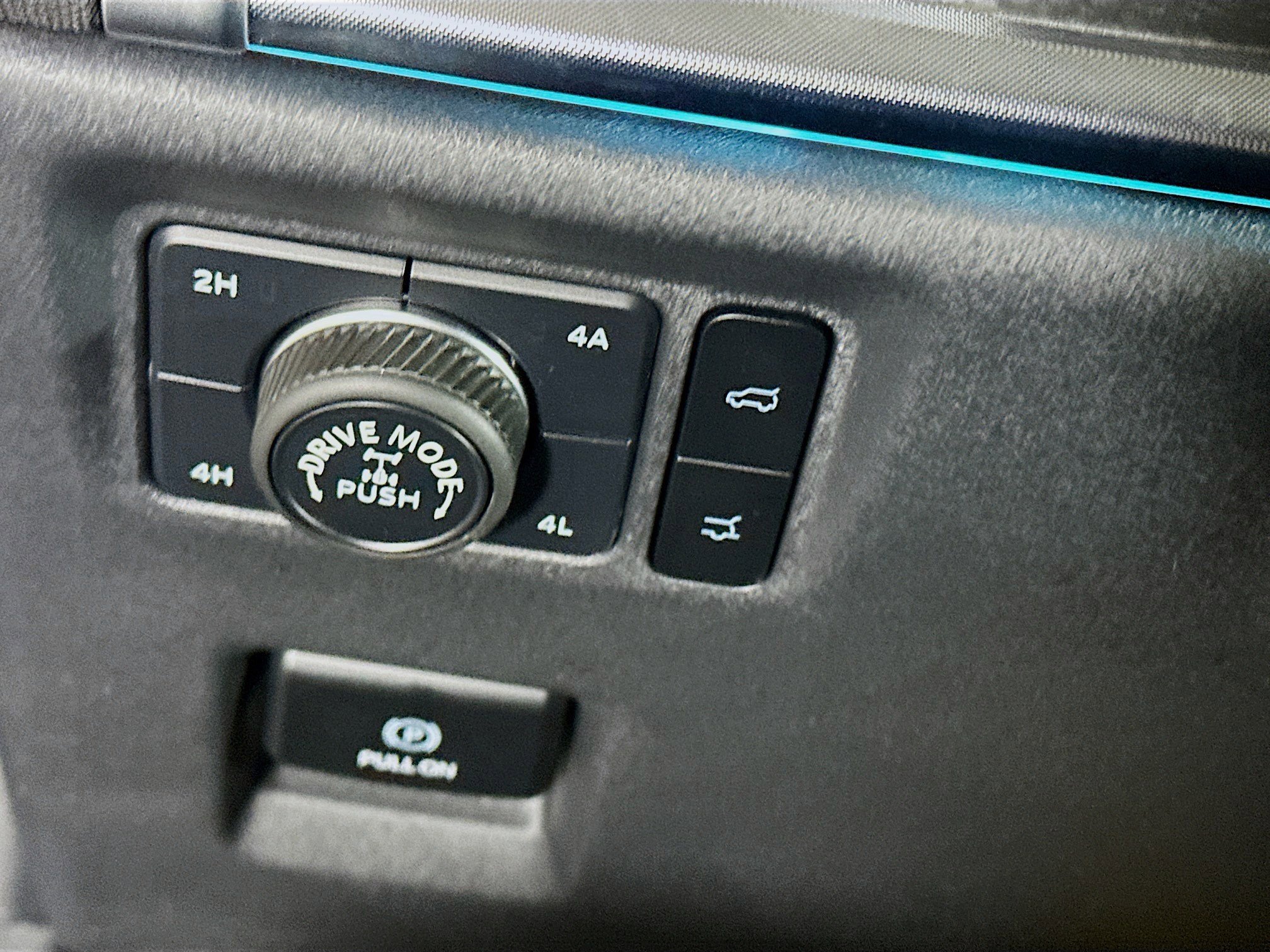 Used 2025 Ford Expedition Tremor AWD/4WD image 17