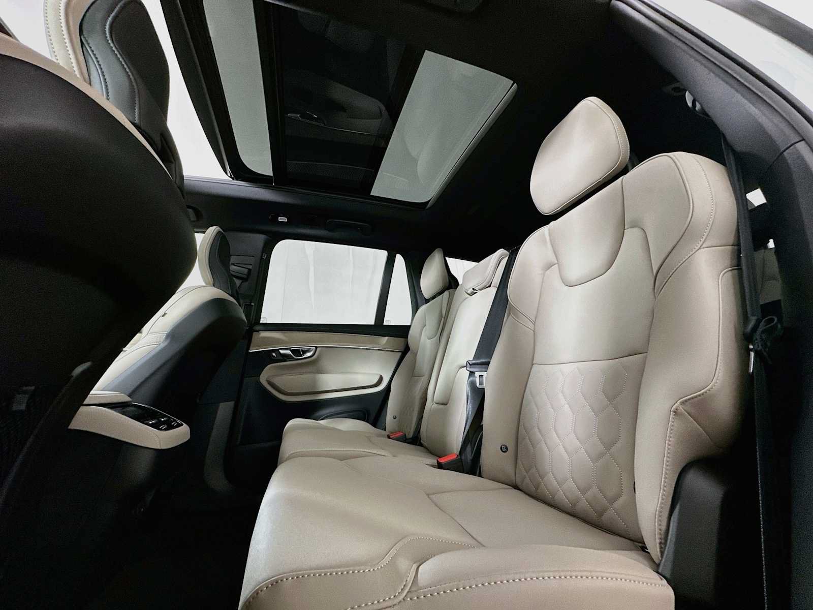 New 2026 Volvo XC90 B6 Plus w/ Protection Package AWD/4WD image 22