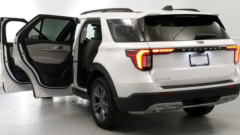 New 2025 Ford Explorer Active w/ Active Comfort Package image 11