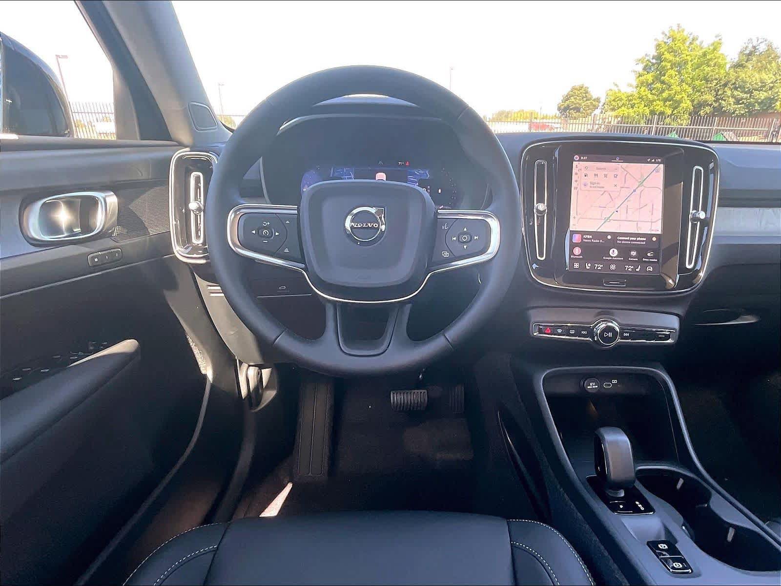 New 2026 Volvo XC40 B5 Core w/ Climate Package AWD/4WD image 15