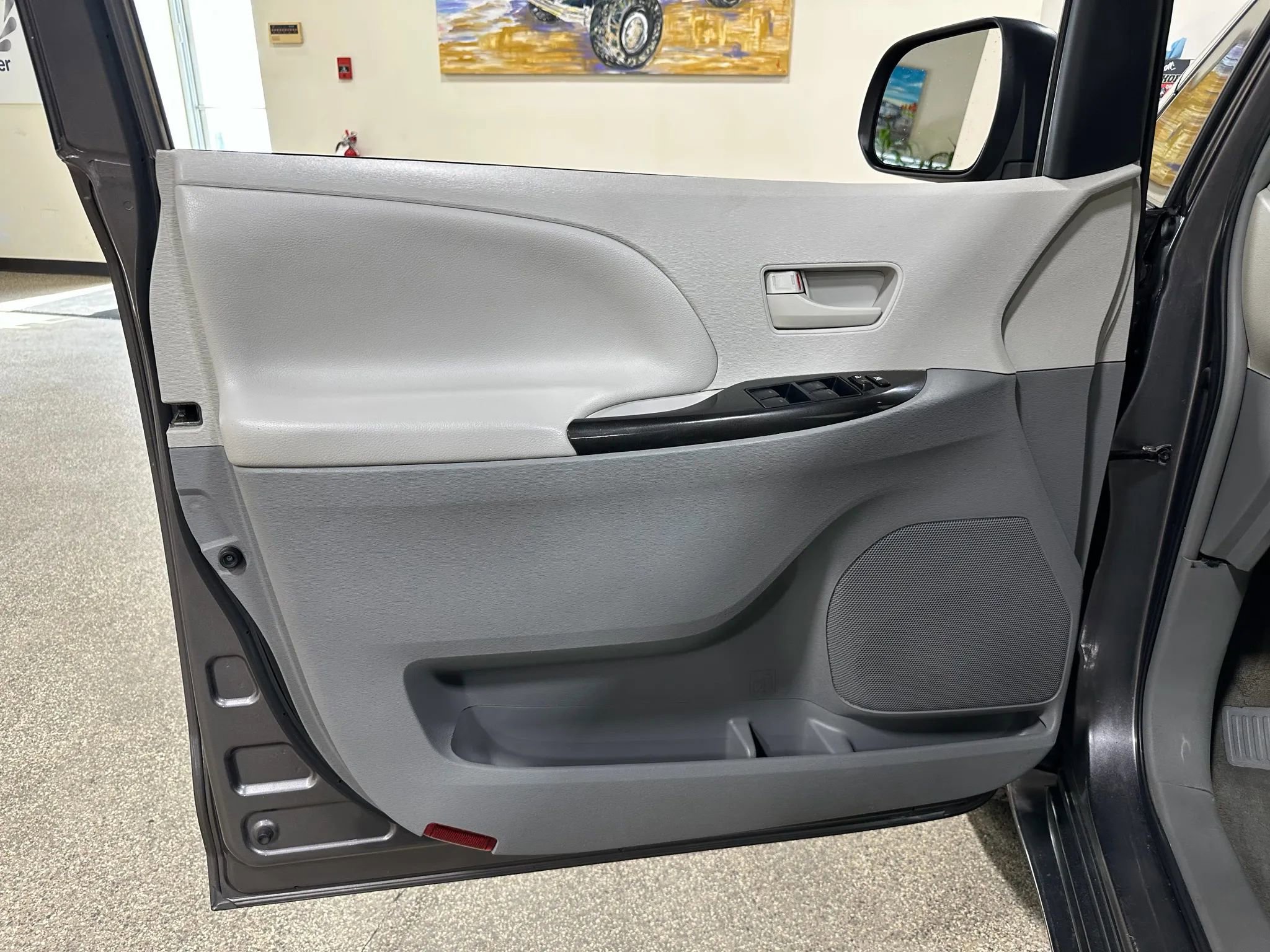 Used 2012 Toyota Sienna image 15