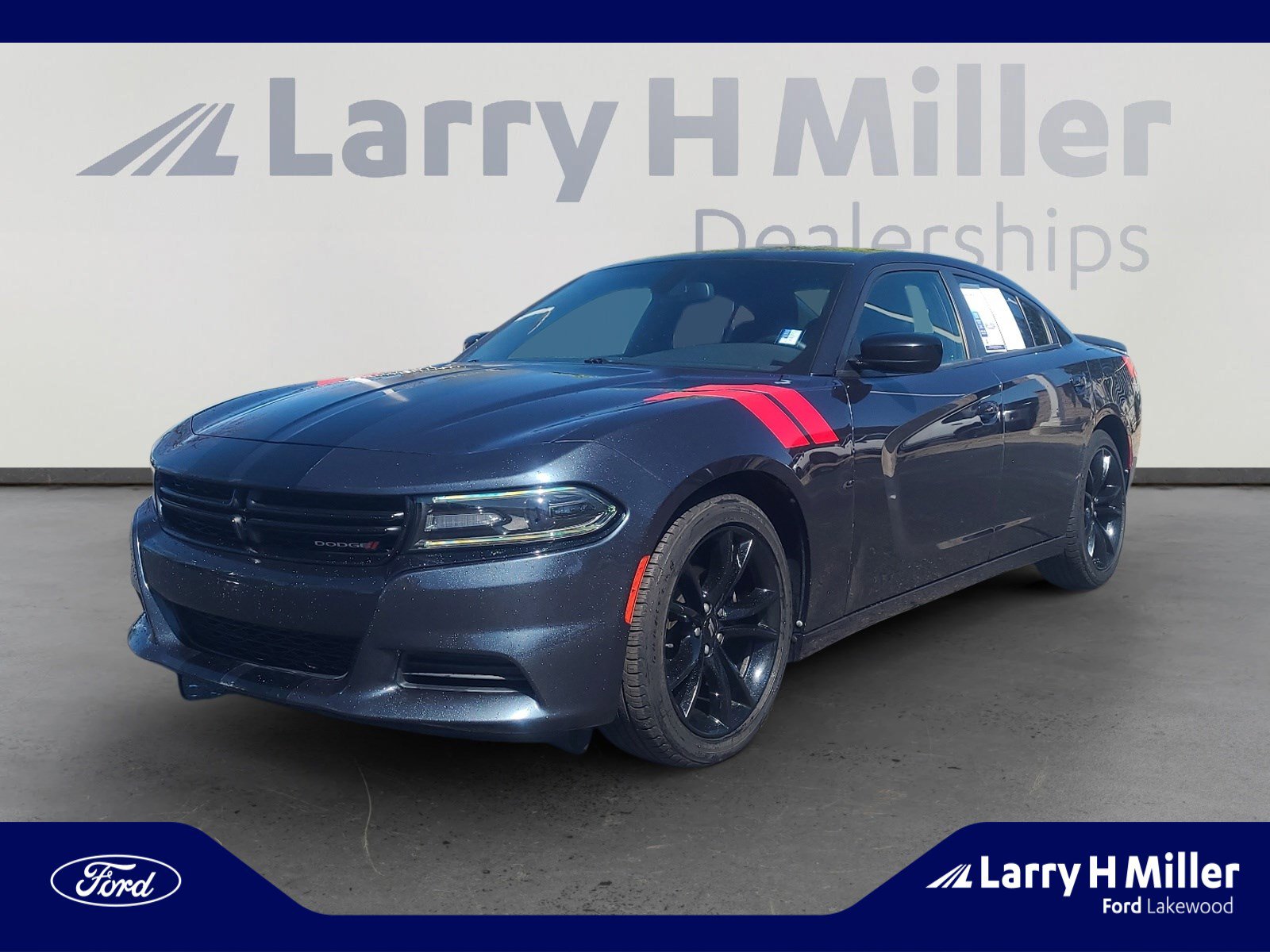 Used 2017 Dodge Charger SE w/ Blacktop Package image 1