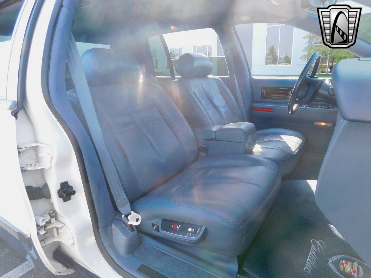 Used 1995 Cadillac Fleetwood Brougham image 23