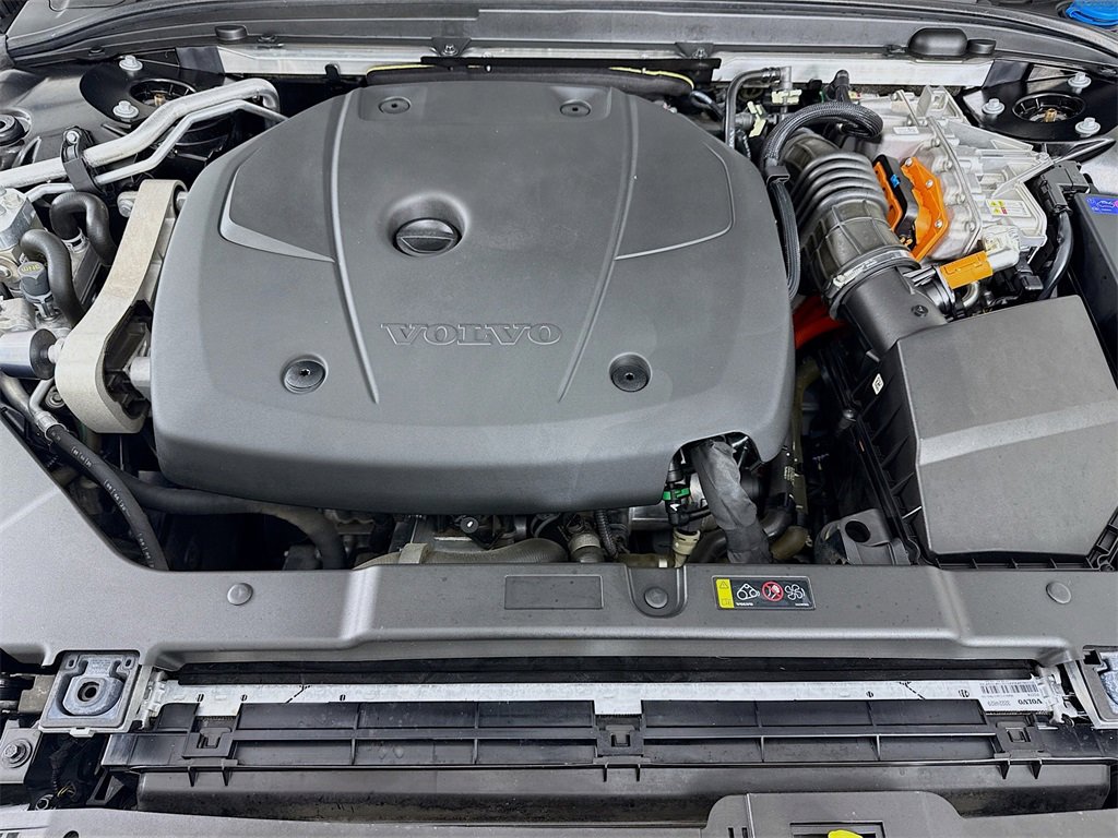 Used 2022 Volvo S60 T8 R-Design Expression w/ Premium Package image 31