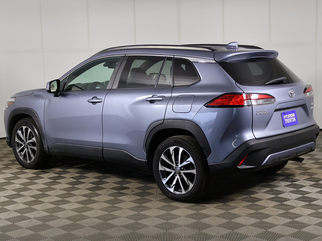 Used 2022 Toyota Corolla Cross XLE w/ Convenience Package AWD/4WD image 8